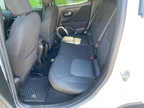 Used 2016 Jeep Renegade Latitude w/ Cold Weather Group FWD image 17