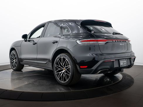 Certified 2026 Porsche Macan AWD/4WD image 3