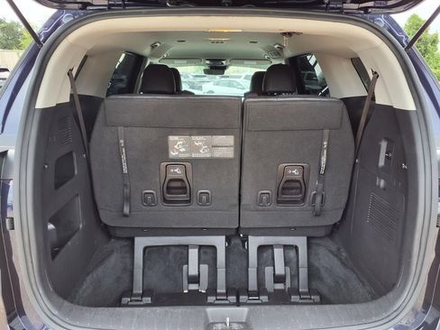 Used 2022 Kia Carnival LX FWD image 12