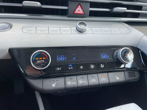 New 2025 Hyundai Elantra Limited image 44