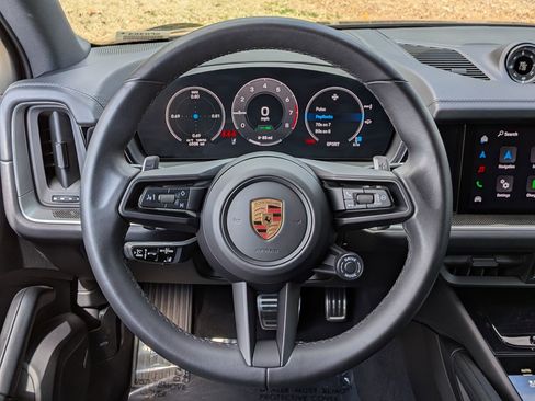 Certified 2025 Porsche Cayenne Coupe AWD/4WD image 17