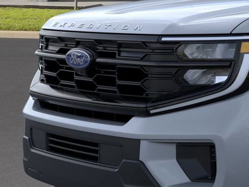 New 2025 Ford Expedition Active image 17