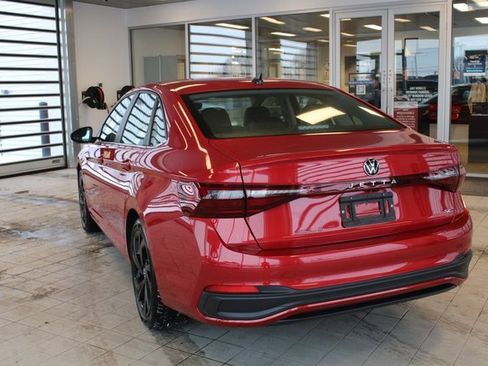 Used 2025 Volkswagen Jetta SE w/ Sunroof Package image 22