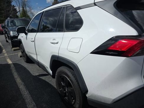 Used 2019 Toyota RAV4 LE image 8