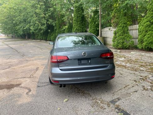 Used 2018 Volkswagen Jetta SE FWD image 4