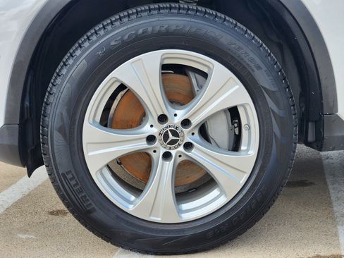 Used 2018 Mercedes-Benz GLC 300 4MATIC image 12