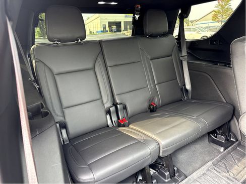 Used 2024 Chevrolet Tahoe Z71 w/ Luxury Package AWD/4WD image 9