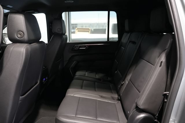 Used 2025 Chevrolet Suburban Z71 AWD/4WD image 16