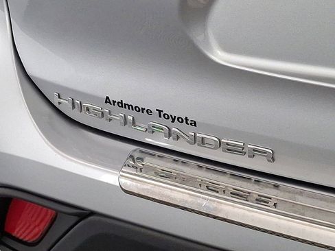 Used 2023 Toyota Highlander XLE FWD image 24