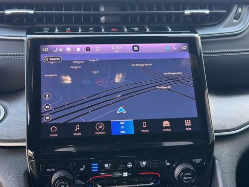 Certified 2025 Jeep Grand Cherokee L Limited w/ Luxury Tech Group II AWD/4WD image 19
