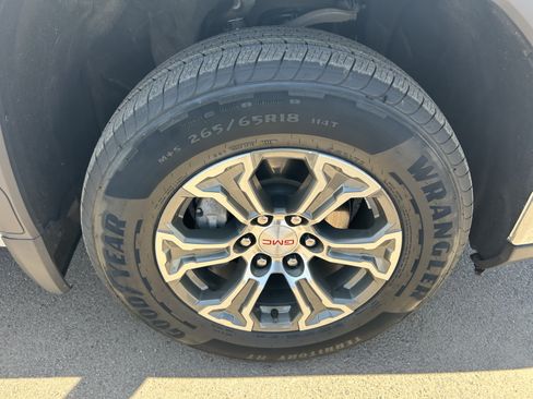 Certified 2025 GMC Sierra 1500 SLT AWD/4WD image 9