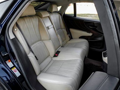 Used 2019 Lexus LS 500 w/ Interior Upgrade Package RWD image 34