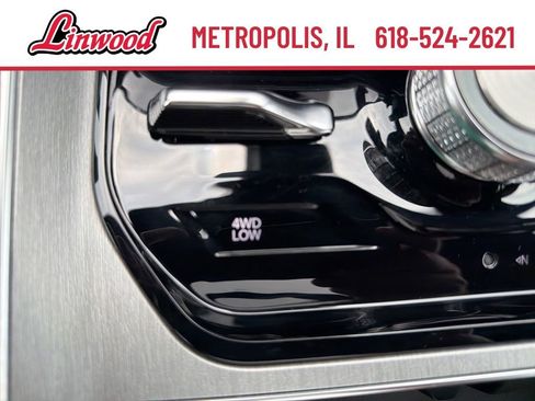 Used 2024 Jeep Wagoneer Series II AWD/4WD image 27