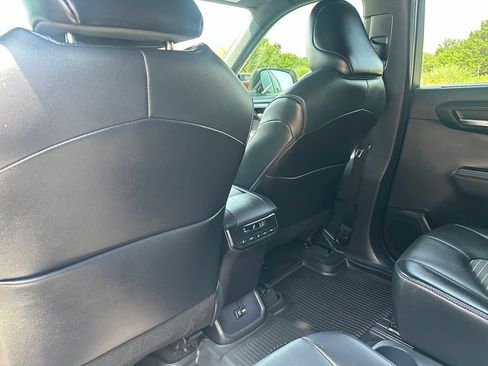 Used 2021 Toyota Highlander XSE FWD image 23
