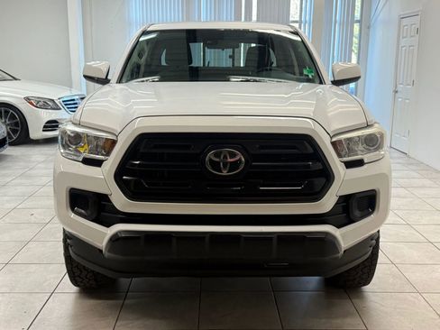Used 2019 Toyota Tacoma SR w/ SR Convenience Package image 2