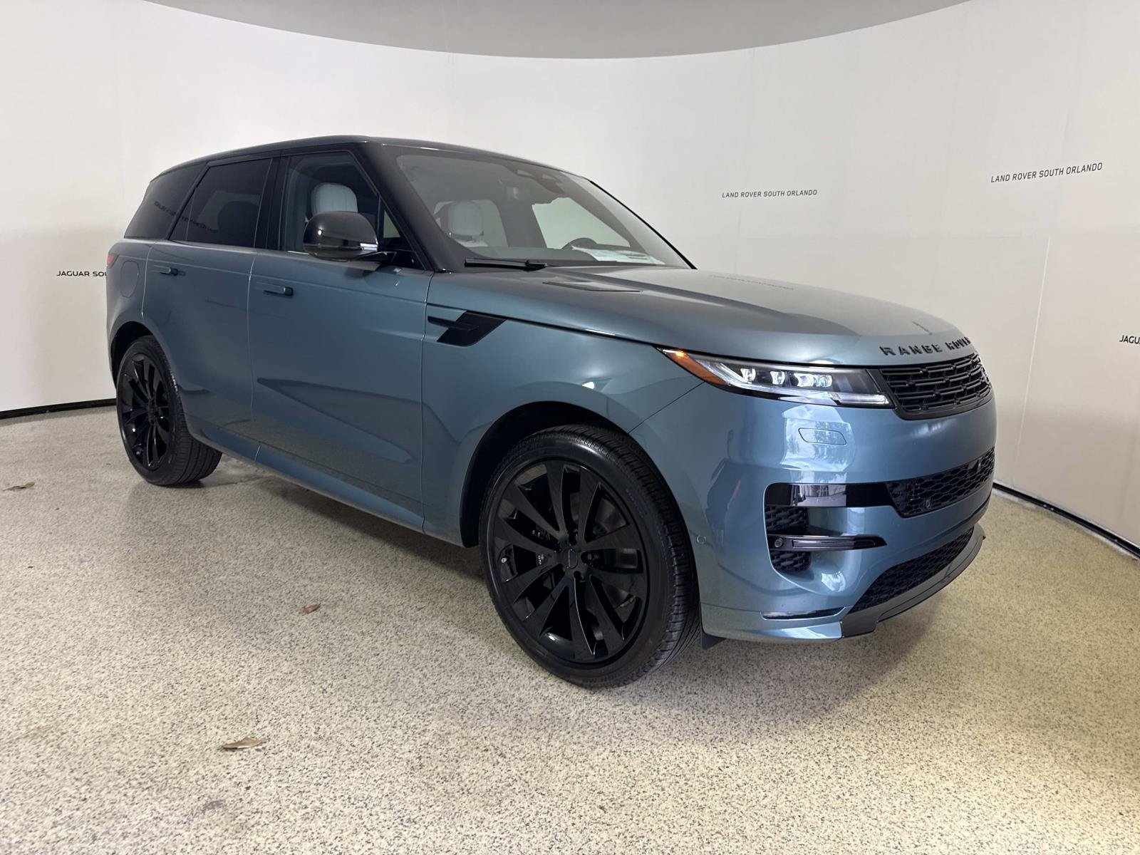 New 2026 Land Rover Range Rover Sport Dynamic SE AWD/4WD image 7