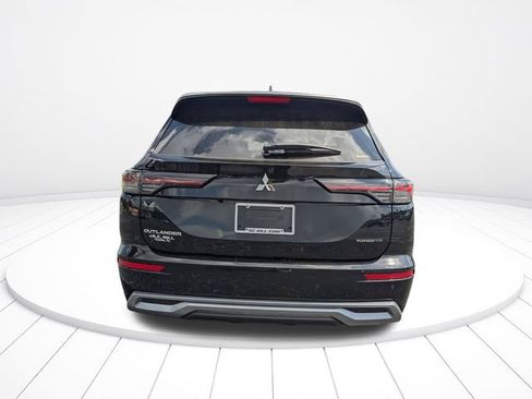 Used 2025 Mitsubishi Outlander AWD image 4