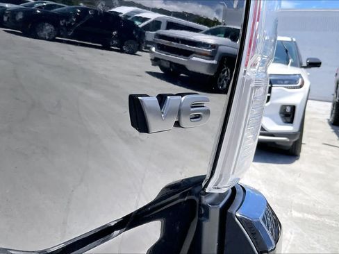 Used 2023 Toyota Tacoma TRD Off-Road AWD/4WD image 7