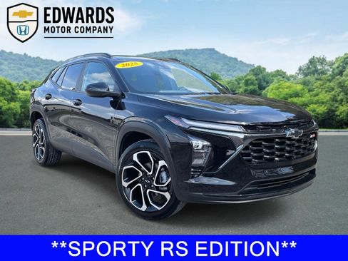 Used 2025 Chevrolet Trax RS image 2