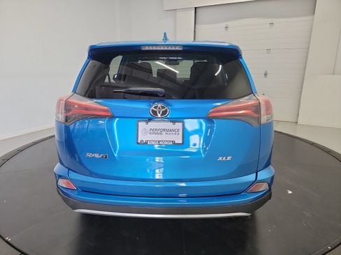 Used 2018 Toyota RAV4 XLE FWD image 8