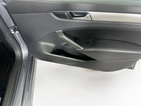 Used 2019 Volkswagen Passat 2.0T Wolfsburg FWD image 30