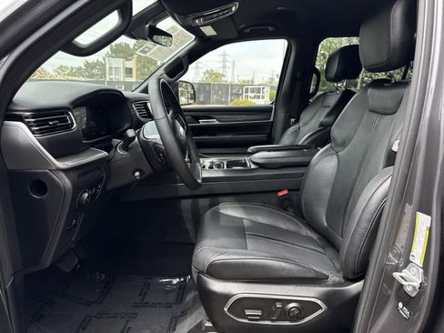 Used 2023 Jeep Wagoneer L Series III w/ Preferred Equipment Group image 23