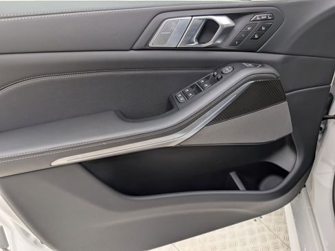 New 2026 BMW X7 M60i image 2