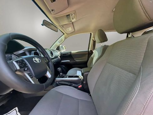 Used 2017 Toyota Tacoma SR5 RWD image 13