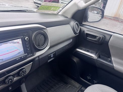 Used 2017 Toyota Tacoma SR5 image 27