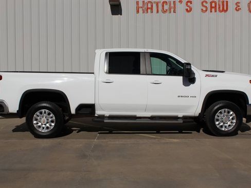 Used 2022 Chevrolet Silverado 2500 LT w/ Convenience Package image 3