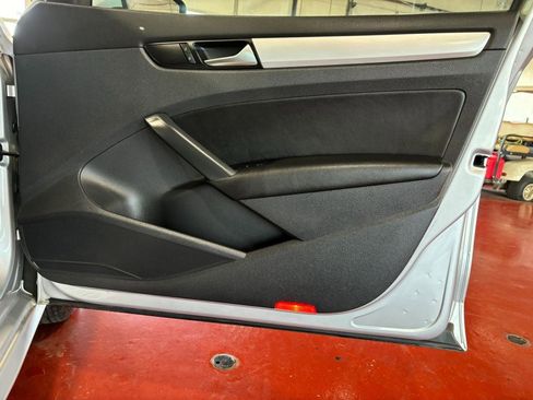 Used 2013 Volkswagen Passat 2.5 SE image 29
