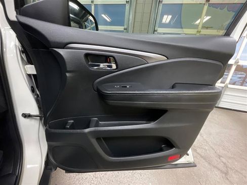 Used 2017 Honda Ridgeline RTL-T image 25