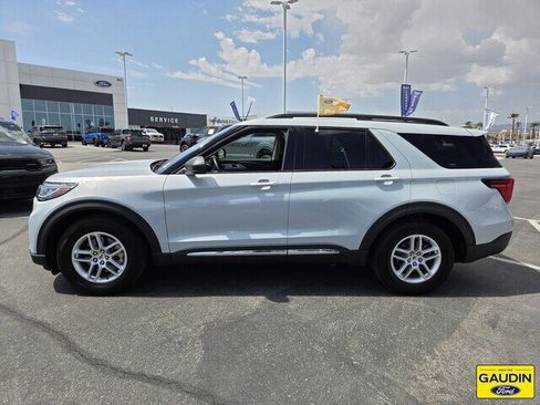 Certified 2025 Ford Explorer Active w/ Active Comfort Package RWD image 4