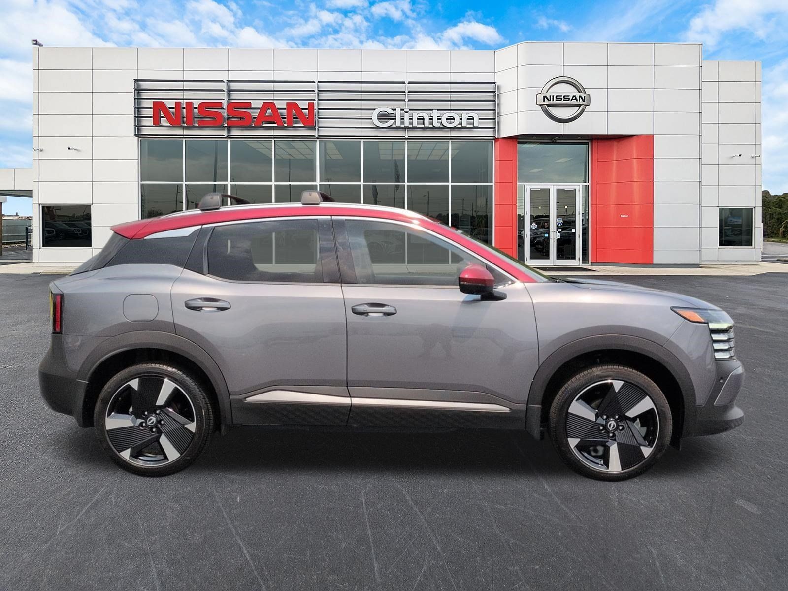 Used 2025 Nissan Kicks SR w/ Illumination Package FWD image 2