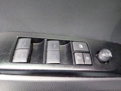 Used 2025 Toyota Camry LE image 39