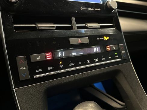 Used 2020 Toyota Avalon XLE w/ Moonroof Package image 14