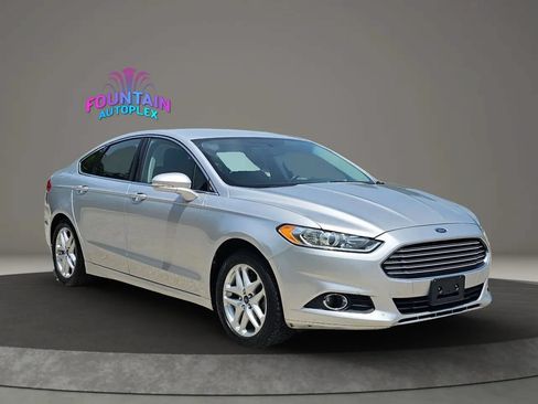 Used 2014 Ford Fusion SE w/ Equipment Group 202A FWD image 7