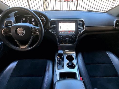 Used 2018 Jeep Grand Cherokee Altitude image 15