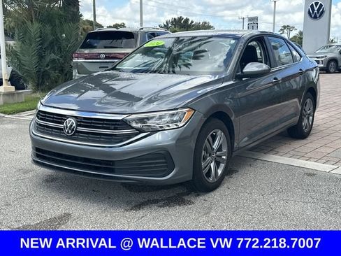Certified 2024 Volkswagen Jetta SE FWD image 3