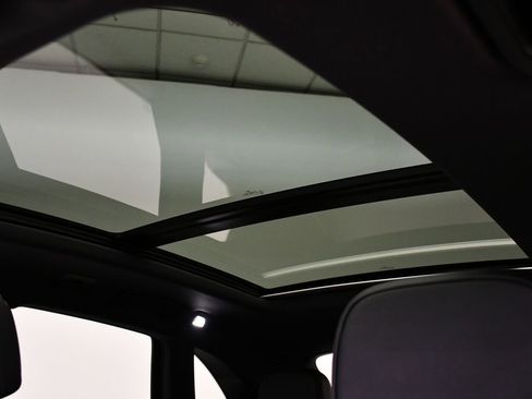 Certified 2025 Porsche Macan image 20