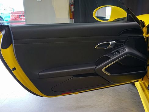 Used 2019 Porsche 718 Cayman RWD image 20