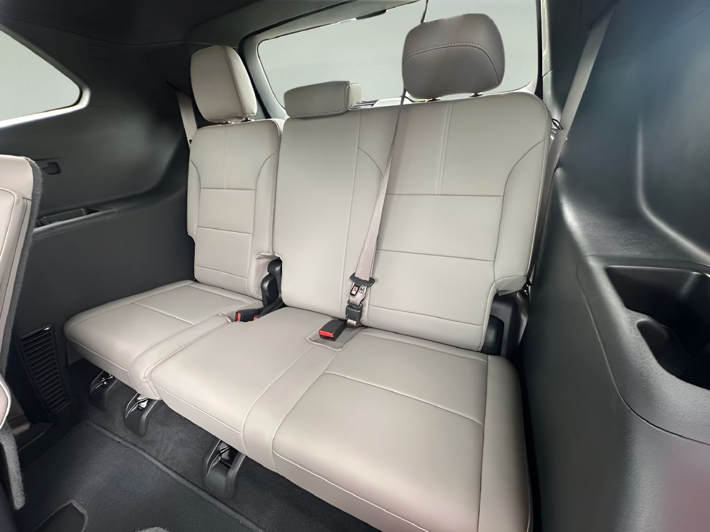 Used 2026 GMC Acadia Elevation w/ Elevation Premium Package FWD image 30
