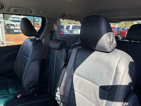Used 2015 Toyota Sienna SE Premium image 19