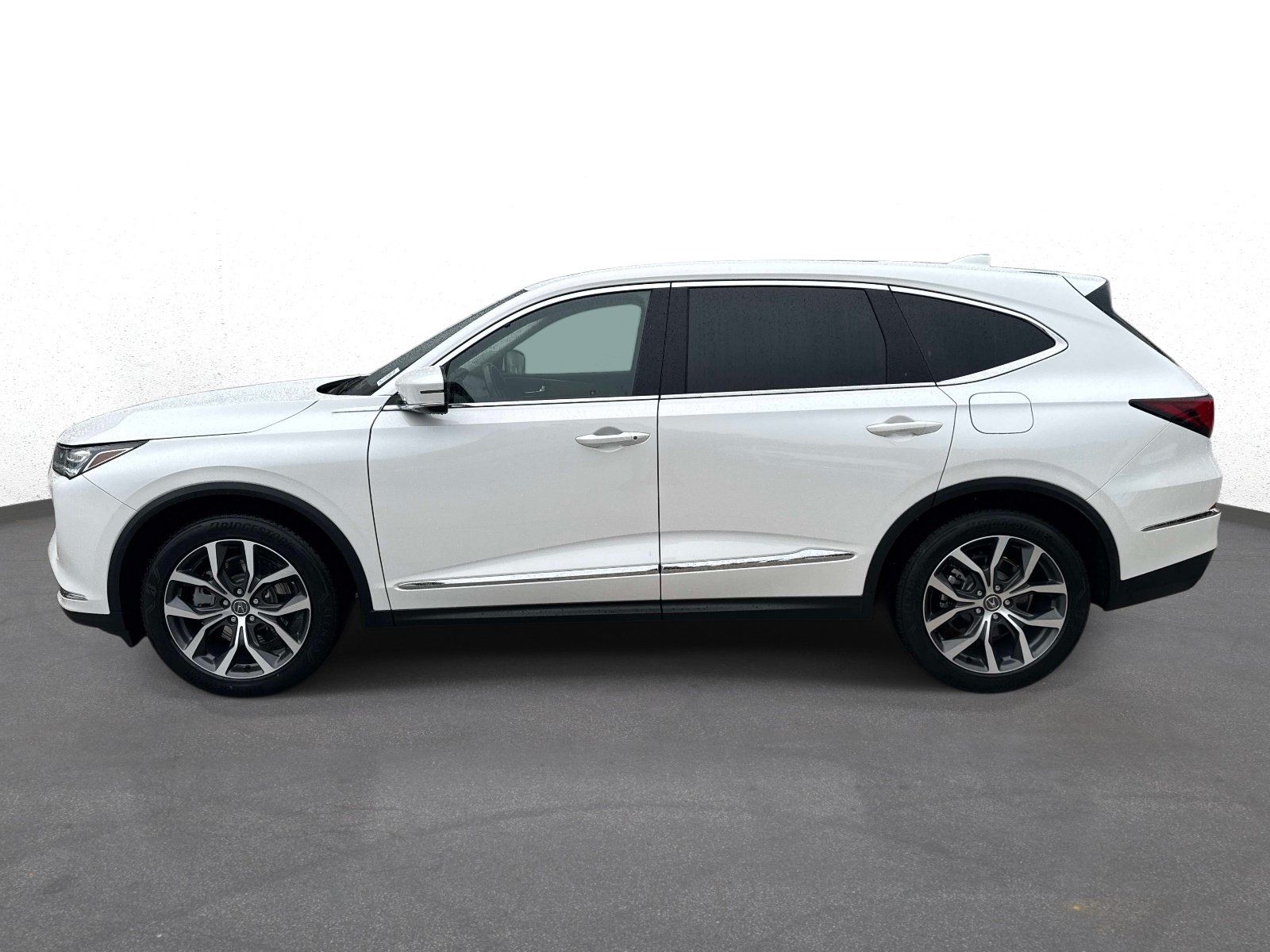 Used 2023 Acura MDX w/ Technology Package FWD image 6