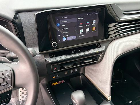 Used 2025 Toyota Camry SE image 25