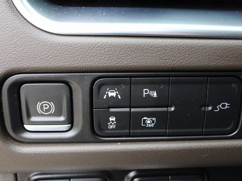 Used 2022 GMC Yukon SLT w/ SLT Premium Package image 29