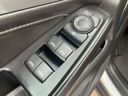 Used 2023 Chevrolet Traverse LT FWD image 5