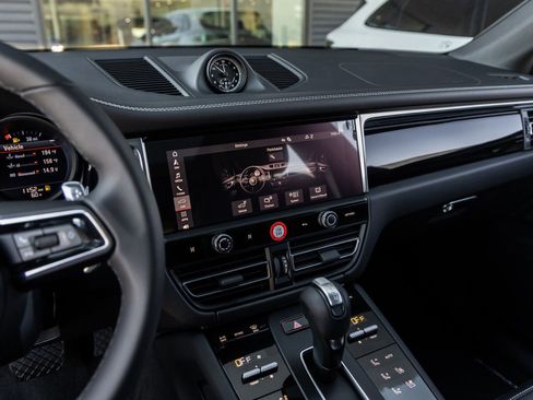 New 2026 Porsche Macan image 28
