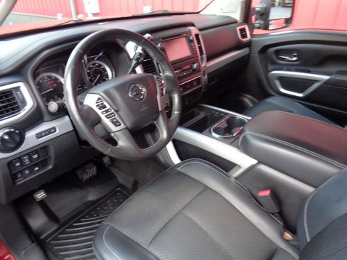 Used 2017 Nissan Titan PRO-4X AWD/4WD image 2