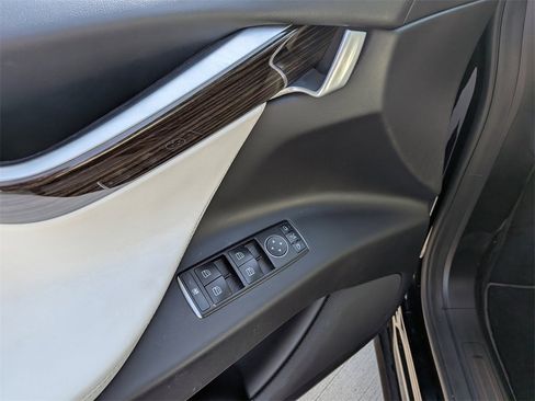 Used 2016 Tesla Model X Performance image 11